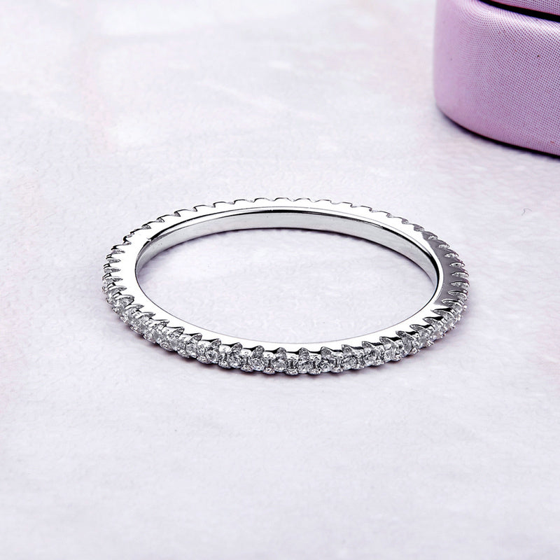 Anillo de plata de ley 925 chapado en platino con circonitas engarzadas en pavé, talla 5.0 para mujer