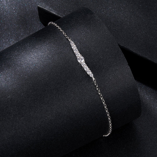 Photo of {{ product.title | truncate: 80, '' | escape }}