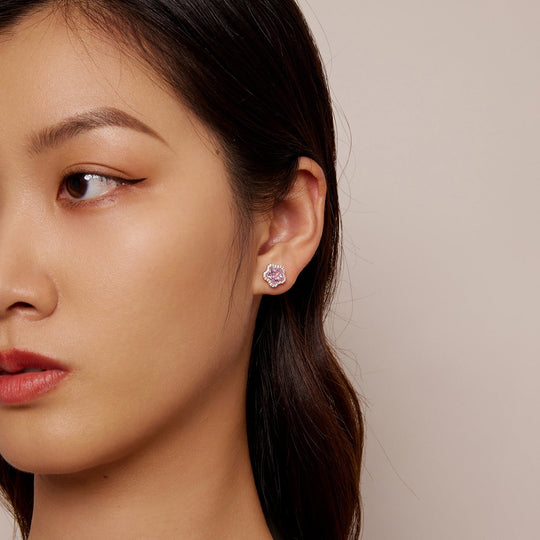 Photo of {{ product.title | truncate: 80, '' | escape }}
