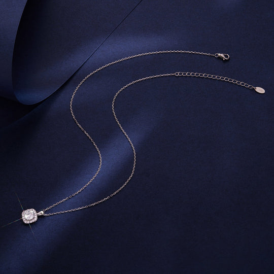Photo of {{ product.title | truncate: 80, '' | escape }}