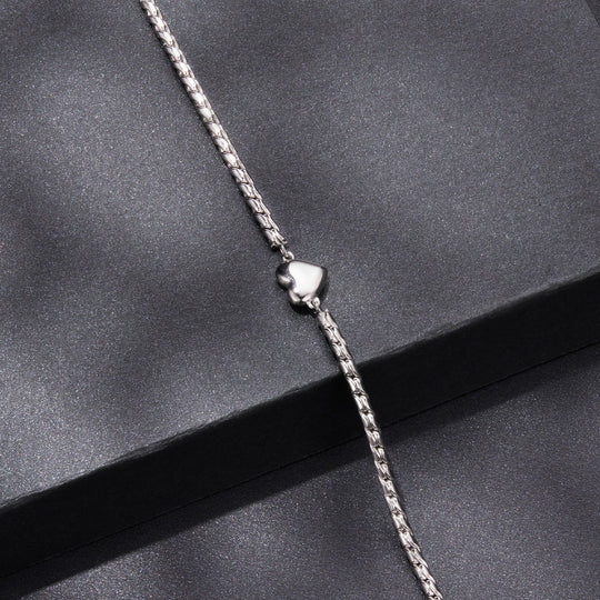Photo of {{ product.title | truncate: 80, '' | escape }}