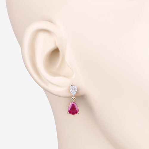 Pendientes de Oro Amarillo de 10K con Rubí Genuino de 2.46 Quilates y Diamantes Blancos