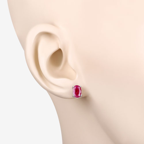 Aretes de oro blanco de 10K con rubí genuino de 1.70 quilates