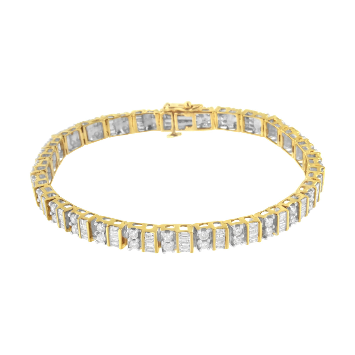 Pulsera de tenis de oro amarillo de 10K con diamantes en talla baguette y redonda alternados de 4.0 Cttw, engastados en bisel y garra de 7" (Color G-H, Claridad SI1-SI2)