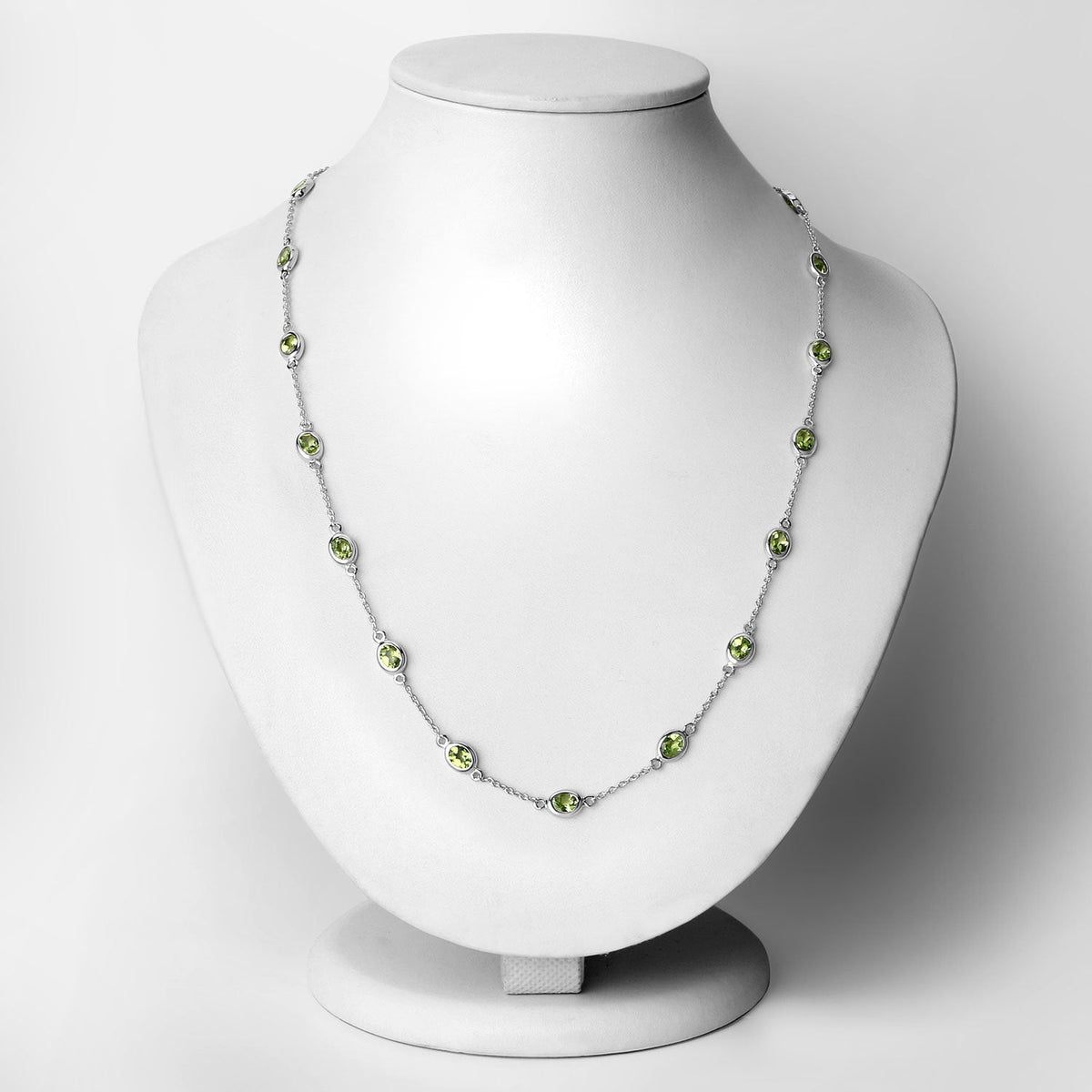 Collar de plata de ley .925 con peridoto auténtico de 6.30 quilates
