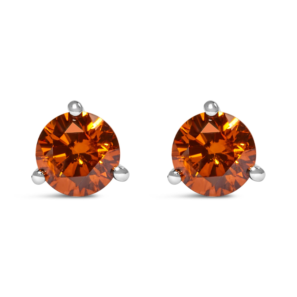 Pendientes de oro blanco de 14K con diamantes naranjas creados en laboratorio de 1/2 quilate (peso total), corte redondo brillante, engaste clásico de 3 puntas tipo Martini (color naranja, claridad VS1-VS2)