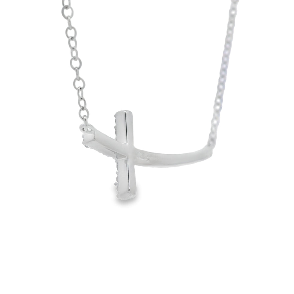 Colgante religioso de cruz de diamante de .26 qt, plata esterlina