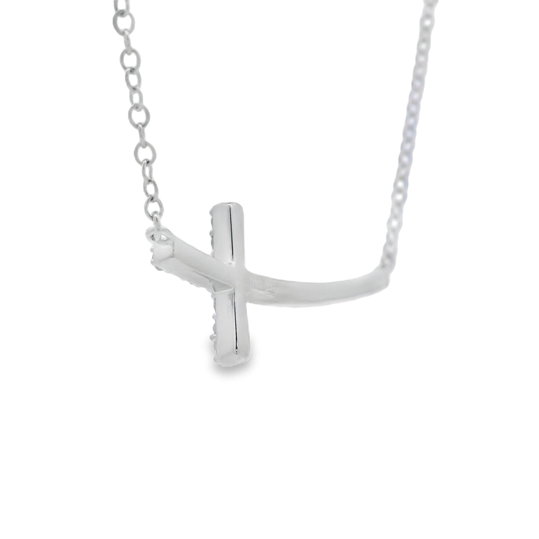 Colgante religioso de cruz de diamante de .26 qt, plata esterlina