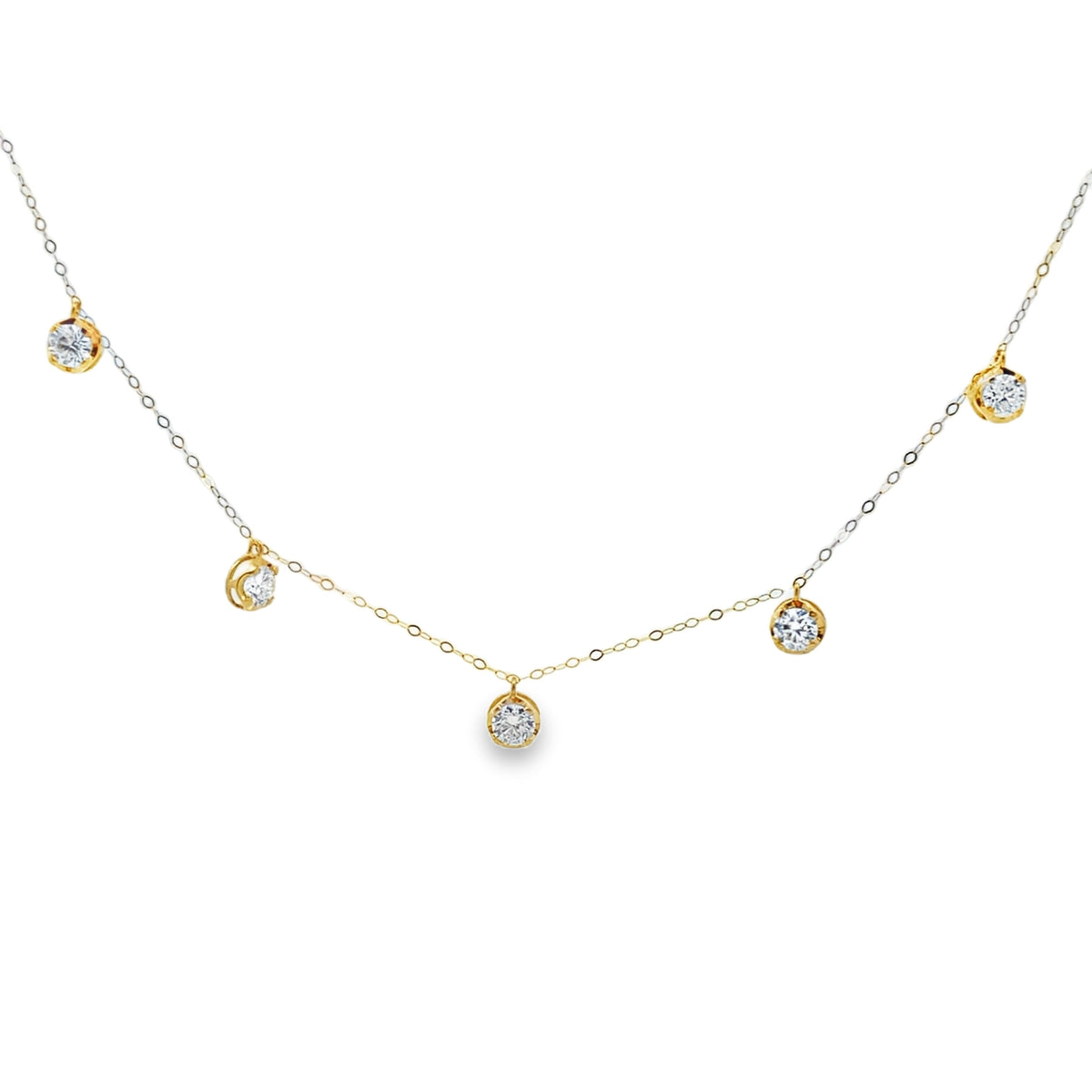 Выращенный в лаборатории бриллиант весом 1,58 карата, оправленный в колье-сотуар из желтого золота 14 карат