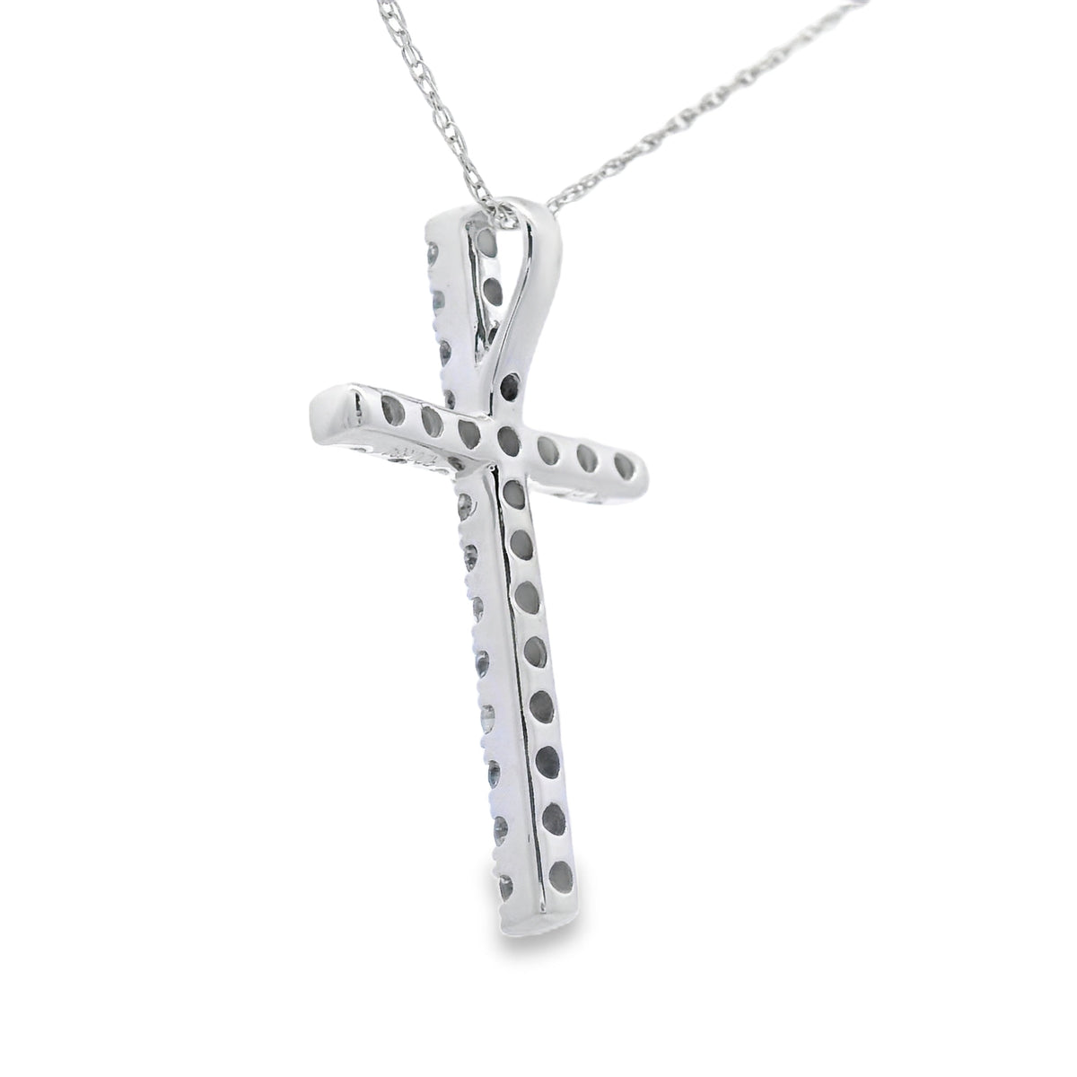 Colgante de cruz religiosa con diamante de .33 ct en oro blanco de 14 kt