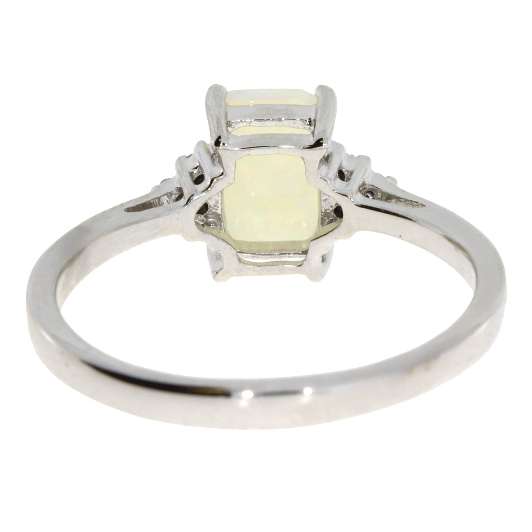 Anillo de oro blanco de 10 qt con ópalo y diamantes genuinos de 0,02 qt