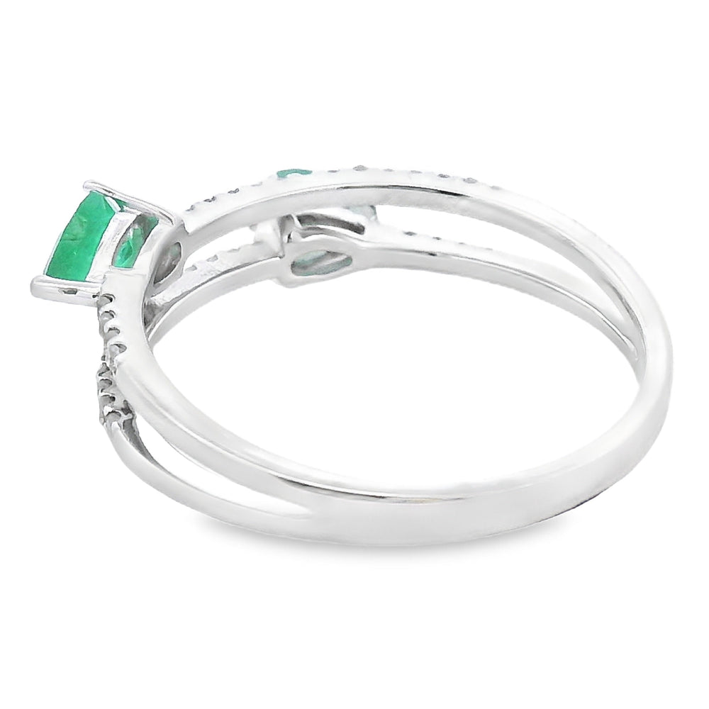 Anillo de diamante de esmeralda natural de .50 ct de oro blanco de 14 kt