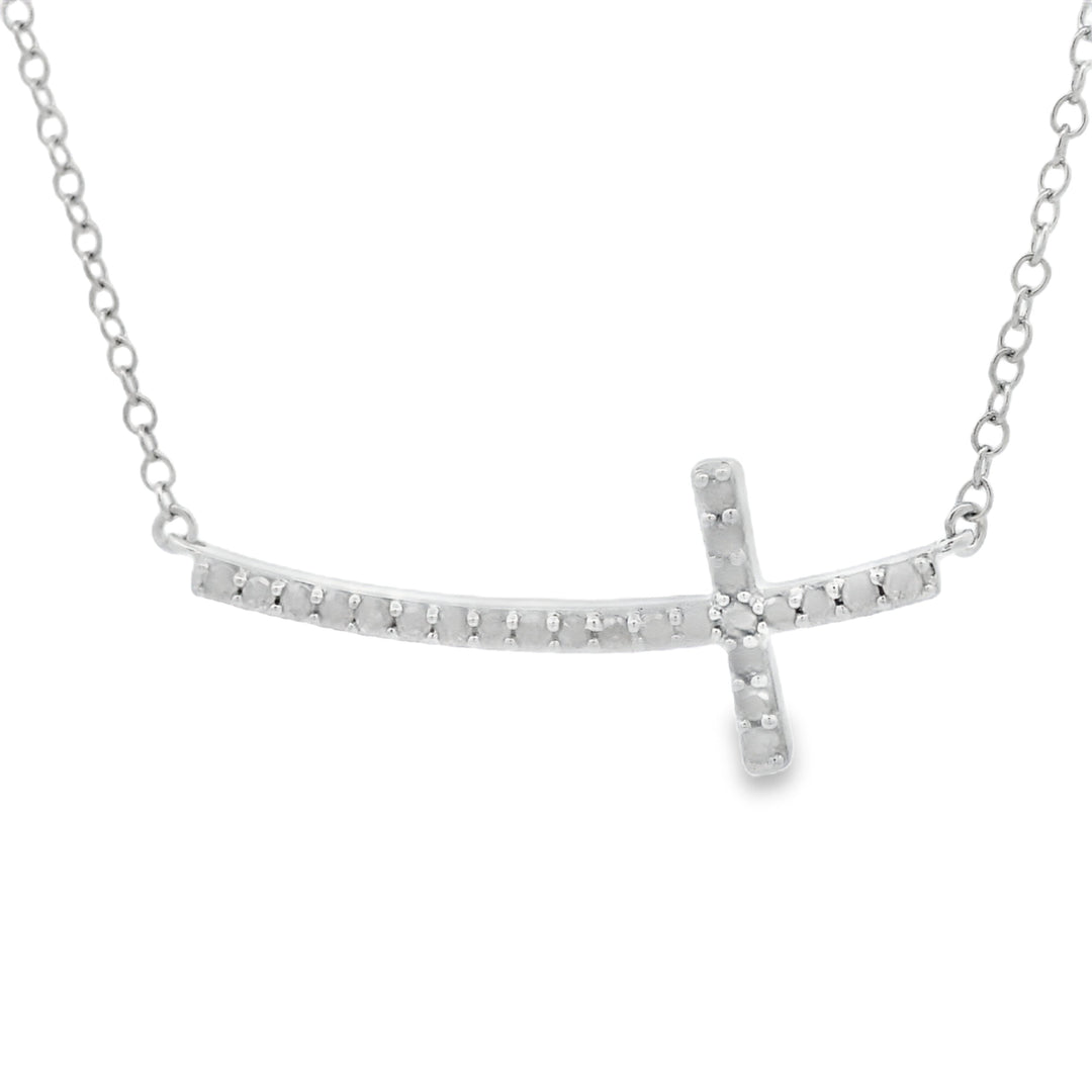Colgante religioso de cruz de diamante de .26 qt, plata esterlina