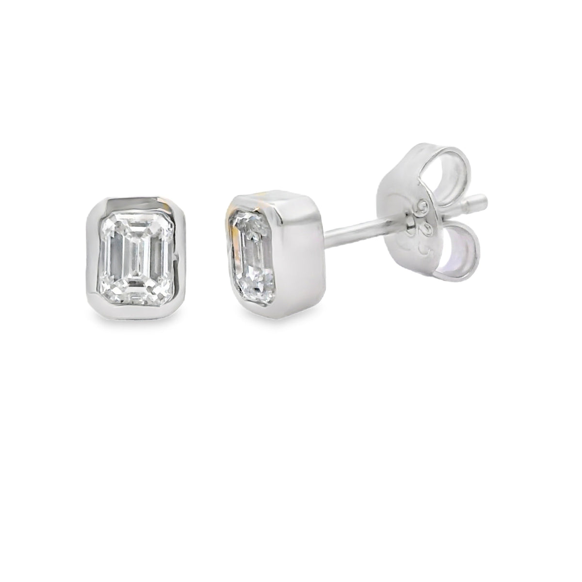 Pendientes de botón con diamante creado en laboratorio de .50ct Plata de ley