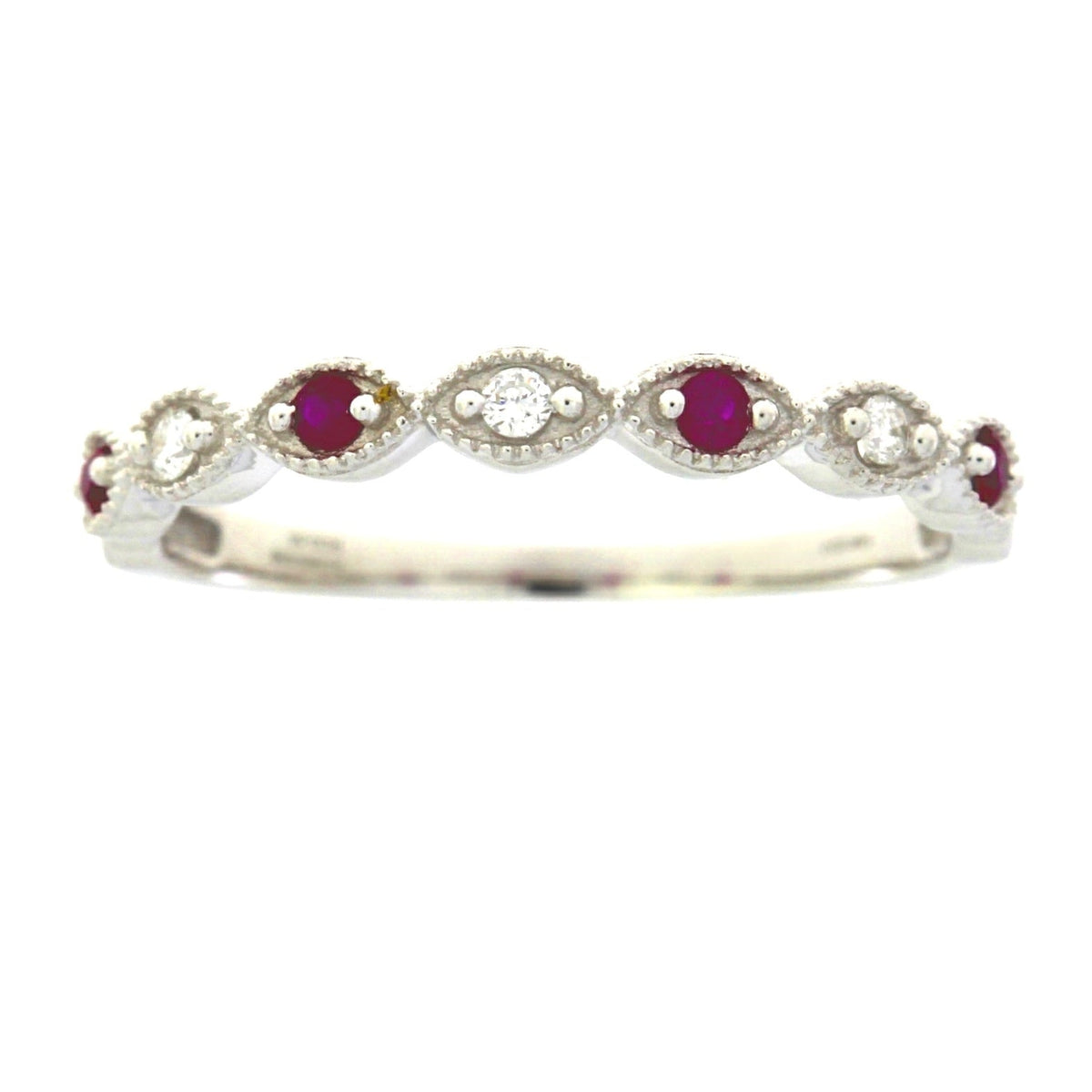 Anillo de boda con diamante y rubí de .15 ct en oro blanco de 14 kt