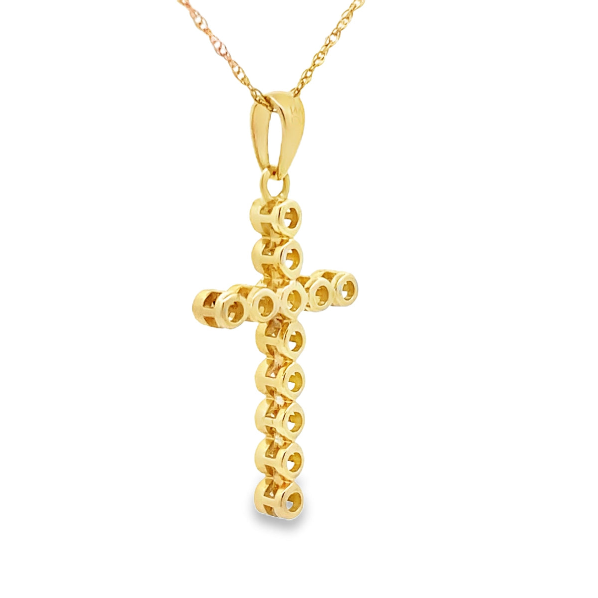 Colgante religioso de cruz con diamante de .12ct en oro amarillo de 14K