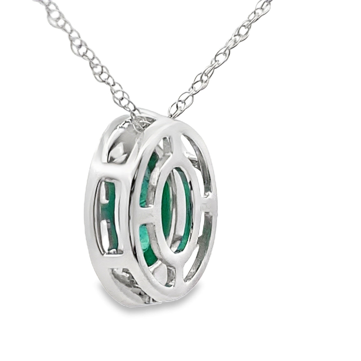Colgantes de moda con diamante esmeralda de .46ct, oro blanco de 10K