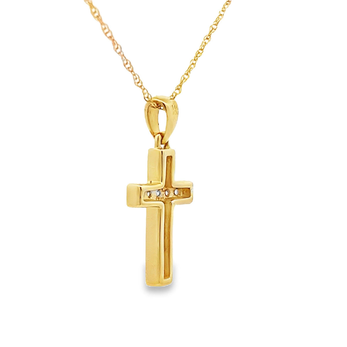 Colgante religioso de cruz con diamante de .12ct en oro amarillo de 14K