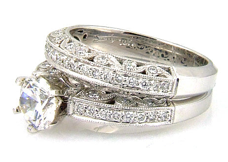 Anillo de compromiso estilo antiguo de 0,54 ct en oro blanco de 18 qt