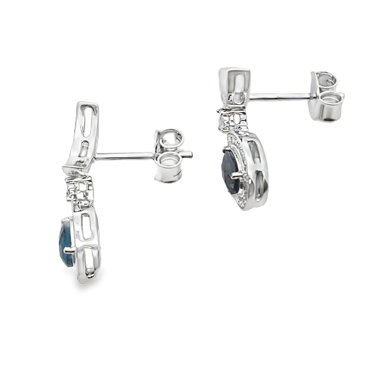 Pendientes colgantes de topacio azul Londres de .59 ct de oro blanco de 10 qt