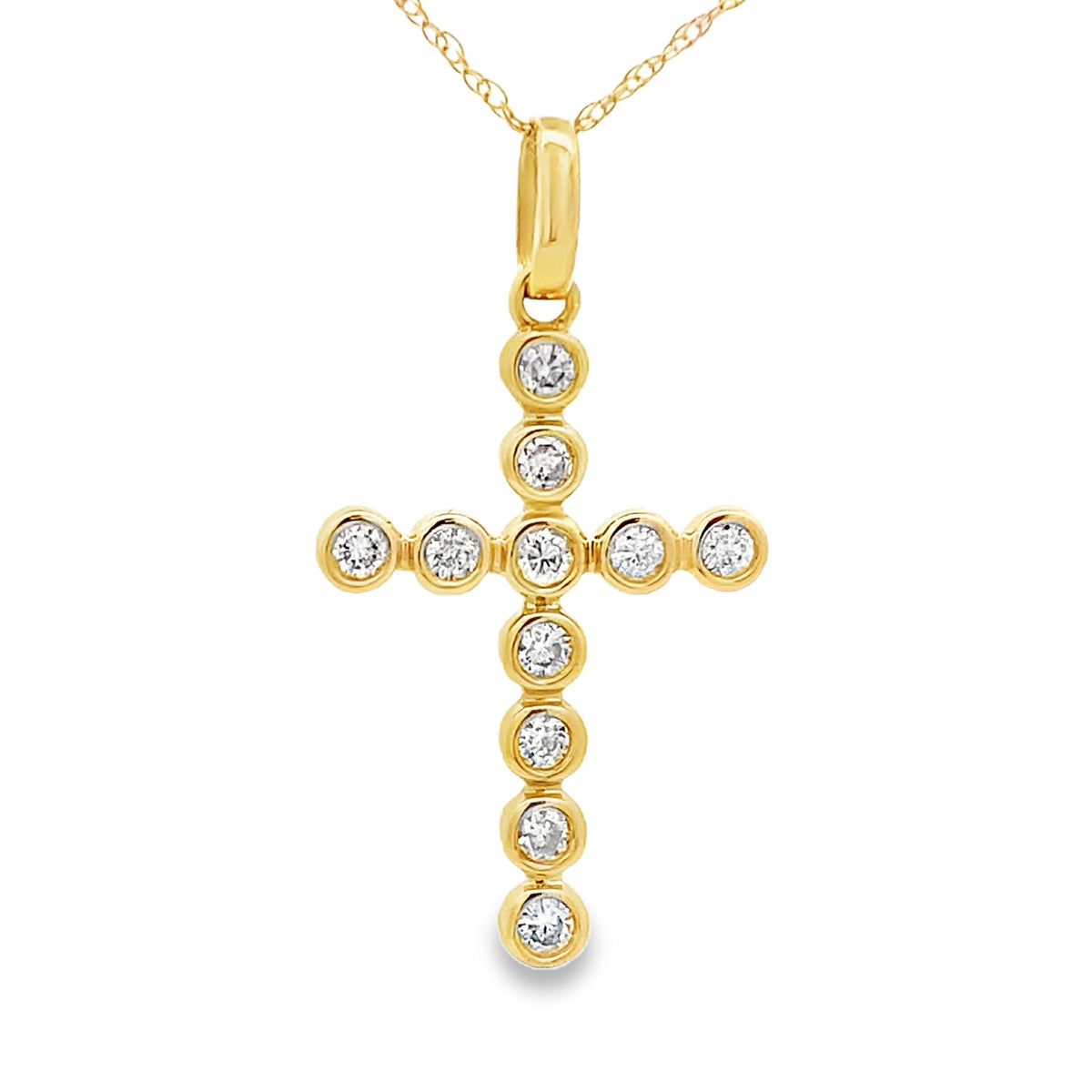 Colgante religioso de cruz con diamante de .31 ct en oro amarillo de 14 kt