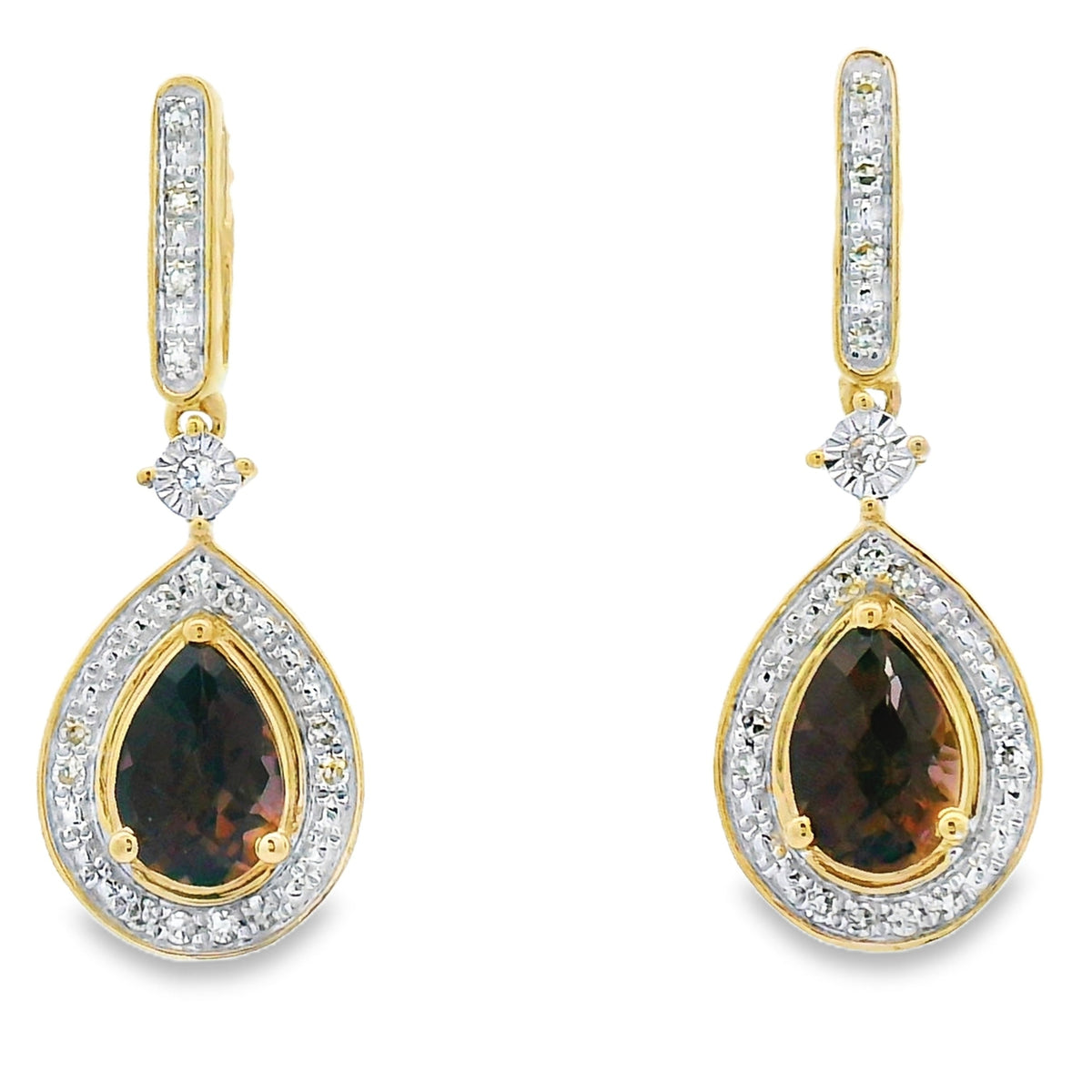 Pendientes colgantes de cuarzo y diamante de .84 ct en oro amarillo de 10 kt