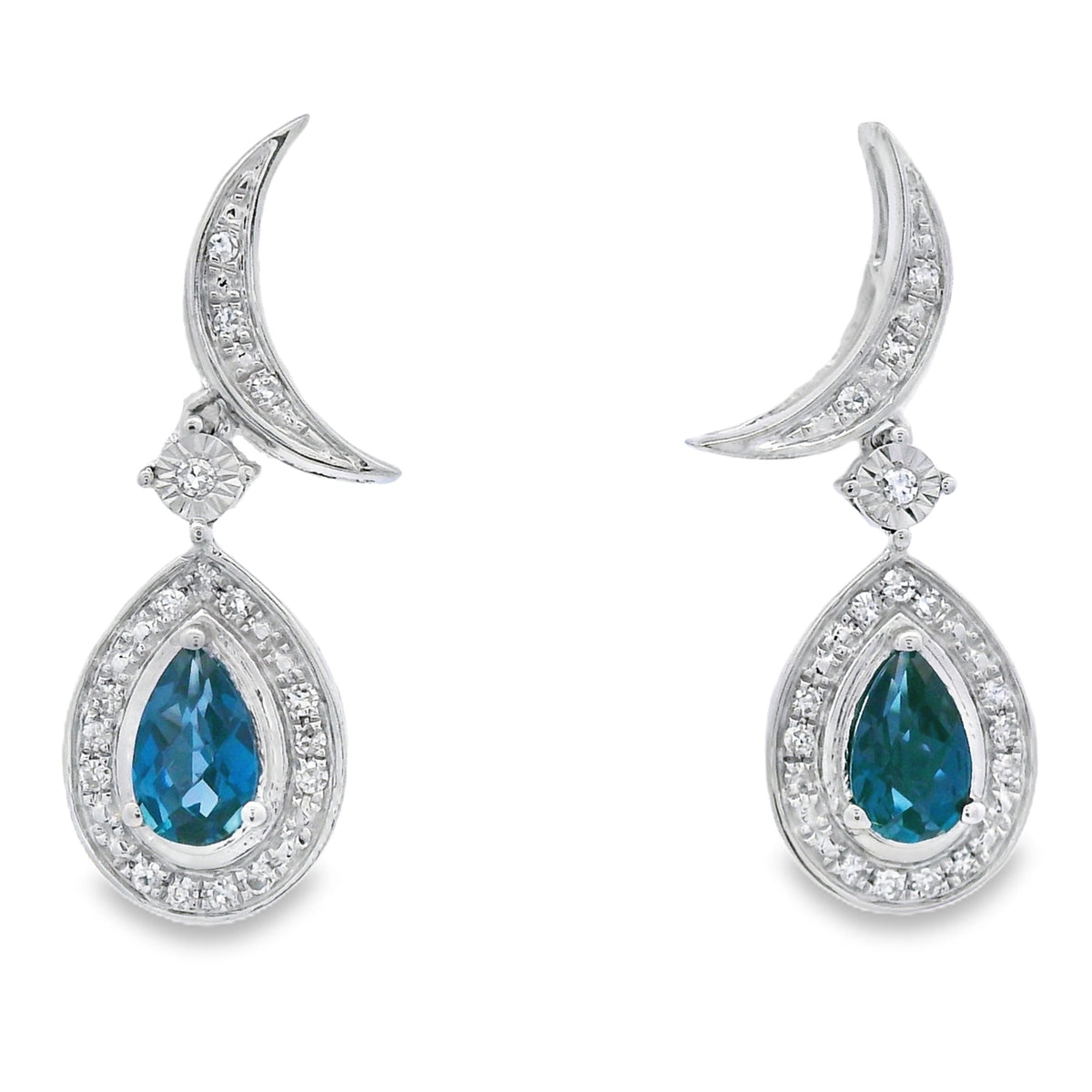 Pendientes colgantes de topacio azul Londres de .59 ct de oro blanco de 10 qt