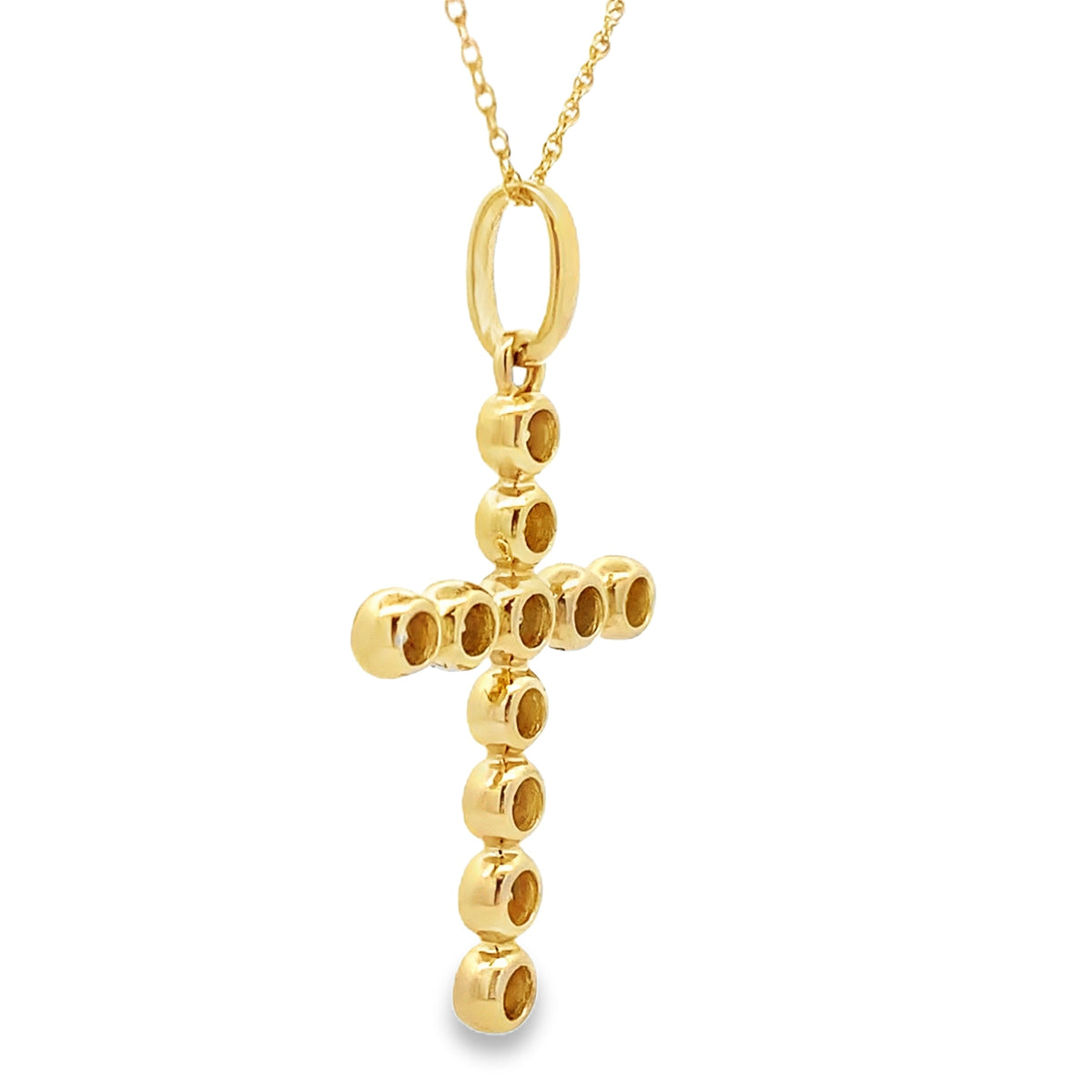 Colgante religioso de cruz con diamante de 0,50 ct en oro amarillo de 14 K