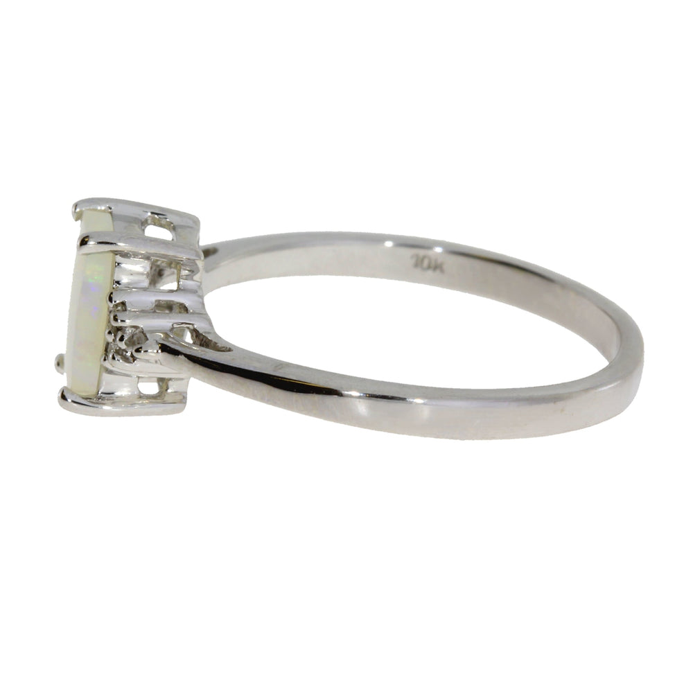 Anillo de oro blanco de 10 qt con ópalo y diamantes genuinos de 0,02 qt