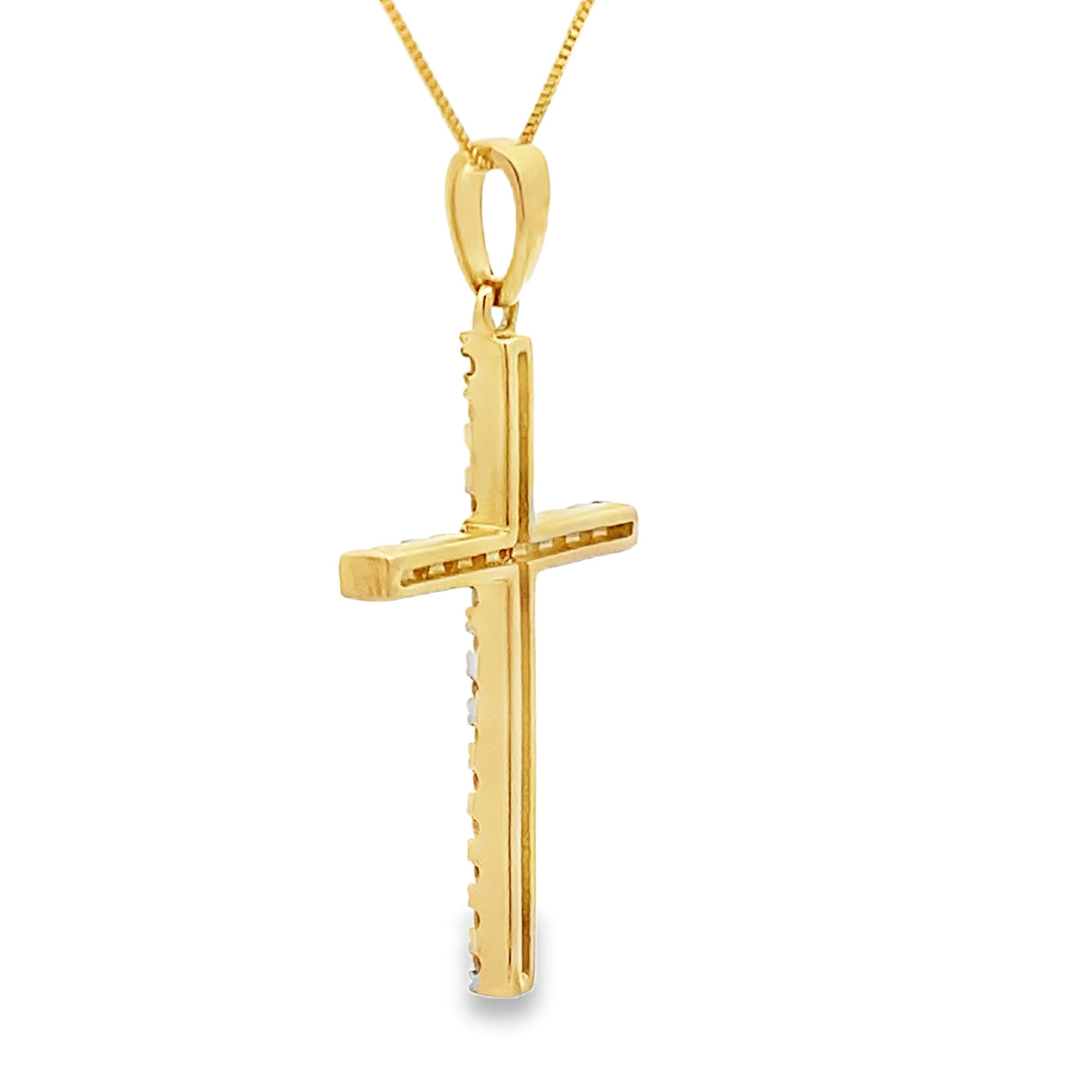 Colgante Cruz Religiosa con Diamante de 0,21 ct en Oro Amarillo de 14 kt