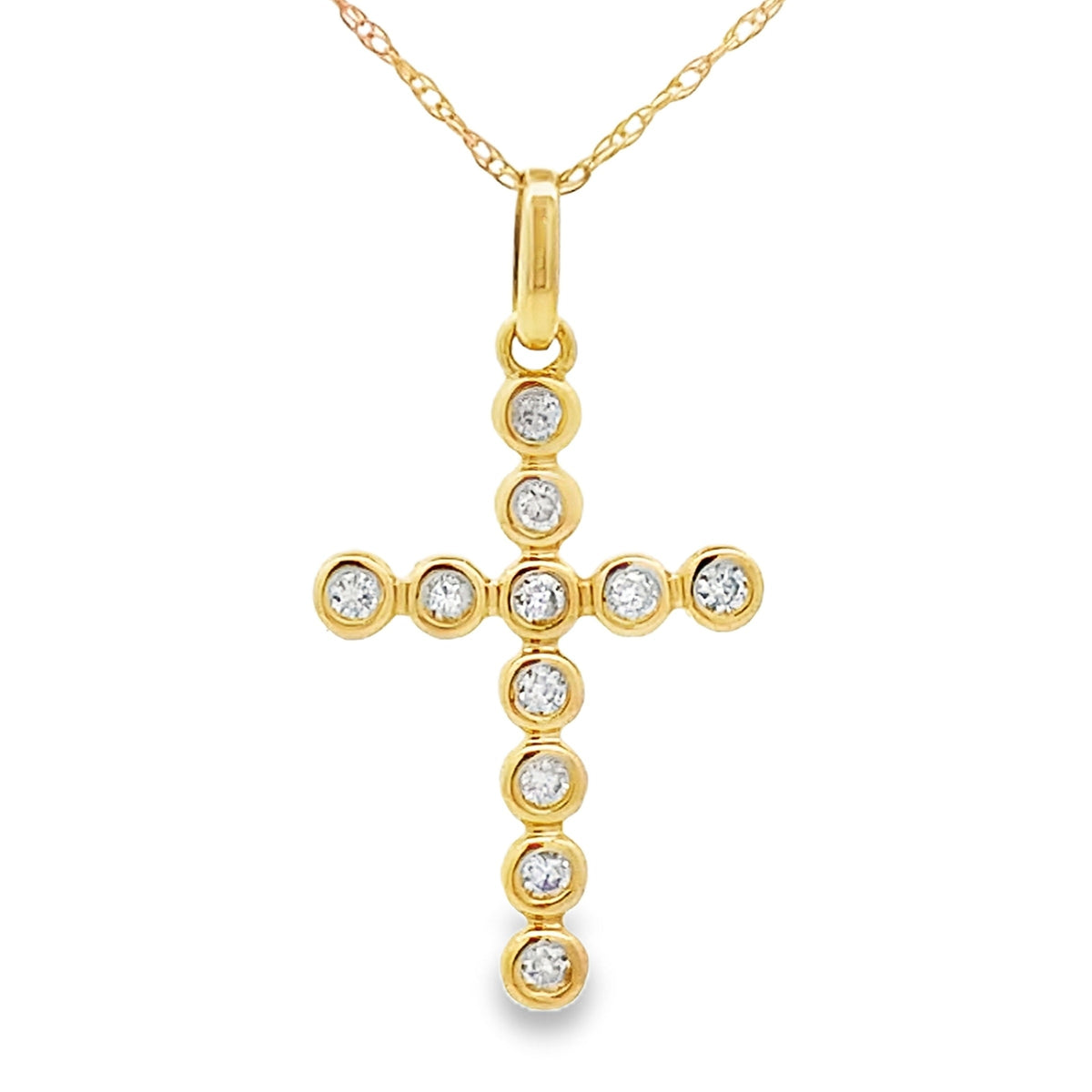 Colgante de cruz religiosa de oro amarillo de 14 quilates con diamante de 0,15 ct