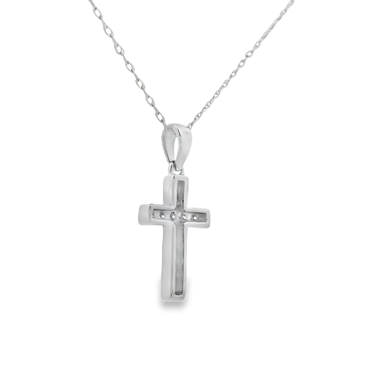 Colgante de cruz religiosa con diamantes de .12 ct en oro blanco de 14 kt