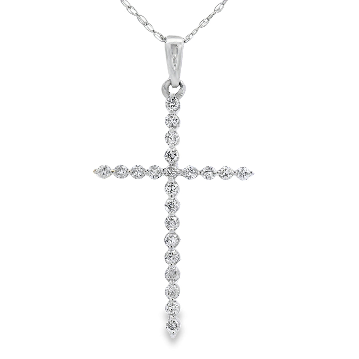 Colgante de cruz religiosa con diamantes de 0,21 ct en oro blanco de 14 kt