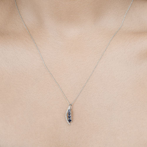 Photo of {{ product.title | truncate: 80, '' | escape }}
