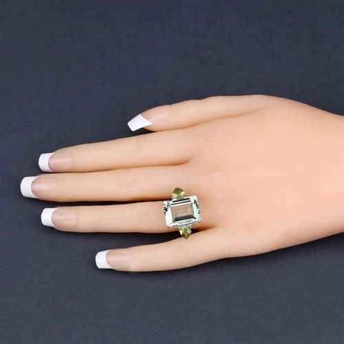 Photo of {{ product.title | truncate: 80, '' | escape }}