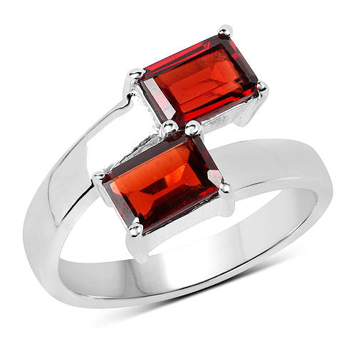 Anillo de plata de ley .925 con granate auténtico de 2.40 quilates