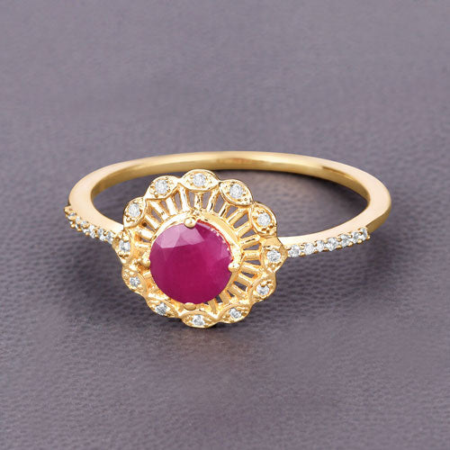 Anillo de oro amarillo de 14K con rubí genuino de 0,68 quilates y diamantes blancos