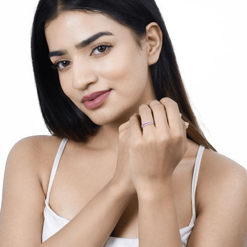 Anillo de oro blanco de 14K con rubí genuino de 0.47 quilates y diamantes blancos