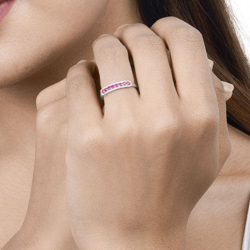 Anillo de oro blanco de 14K con rubí genuino de 0.47 quilates y diamantes blancos
