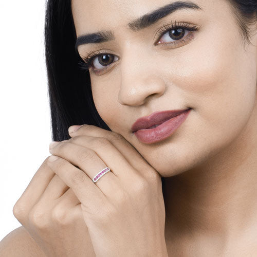 Anillo de oro blanco de 14K con rubí genuino de 0.47 quilates y diamantes blancos