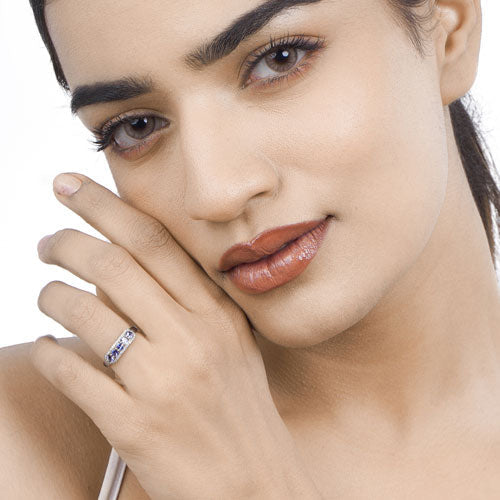 Anillo de oro blanco de 14K con tanzanita genuina de 0,61 quilates y diamantes blancos