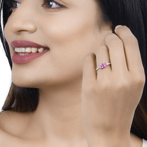 Anillo de oro blanco de 14K con rubí genuino de 1,02 quilates y diamantes blancos