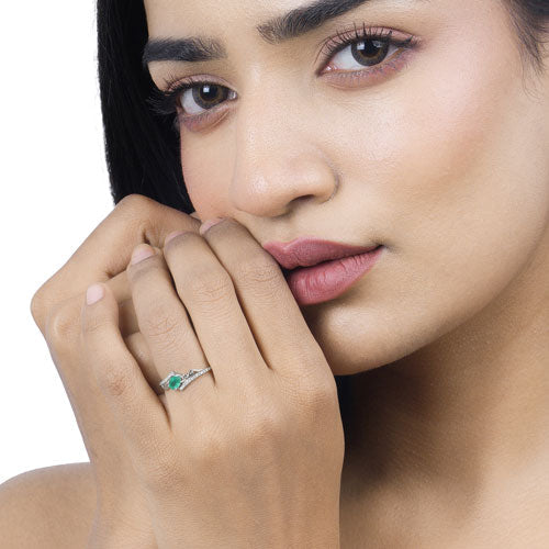 Anillo de oro blanco de 14K con esmeralda genuina de Zambia de 0,51 quilates y diamantes blancos