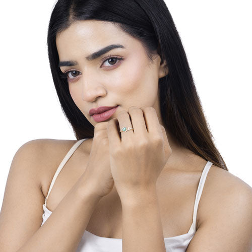 Anillo de oro amarillo de 14 quilates con esmeralda zambiana auténtica de 0,51 quilates y diamantes blancos