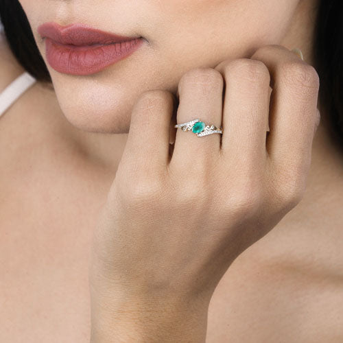 Anillo de oro amarillo de 14 quilates con esmeralda zambiana auténtica de 0,51 quilates y diamantes blancos
