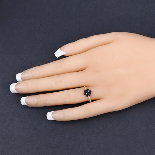 Photo of {{ product.title | truncate: 80, '' | escape }}