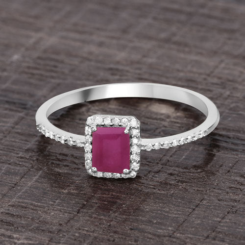 Anillo de oro blanco de 14K con rubí genuino de 0,58 quilates y diamantes blancos