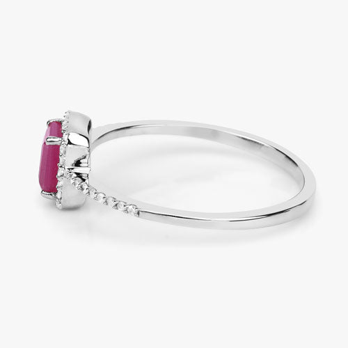 Anillo de oro blanco de 14K con rubí genuino de 0,58 quilates y diamantes blancos