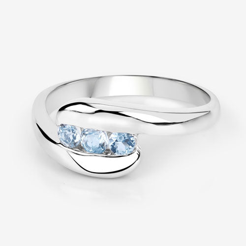 Anillo de plata esterlina .925 con topacio azul genuino de 0.74 quilates