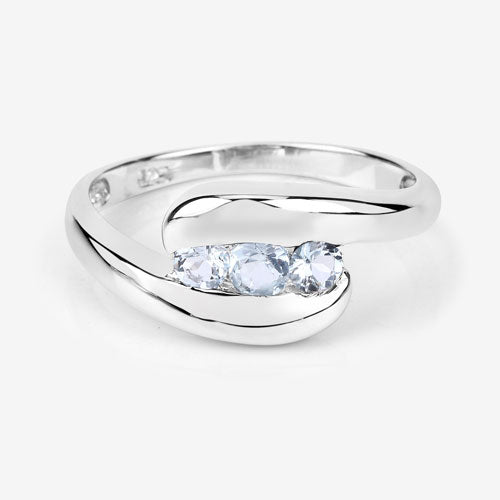Anillo de plata esterlina .925 con topacio azul genuino de 0.74 quilates